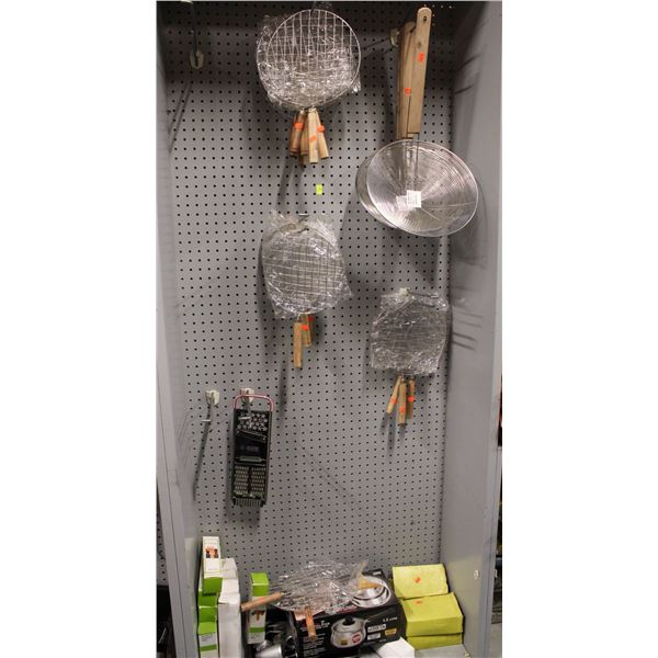 LARGE LOT OF ASSORTED KITCHEN SUPPLIES