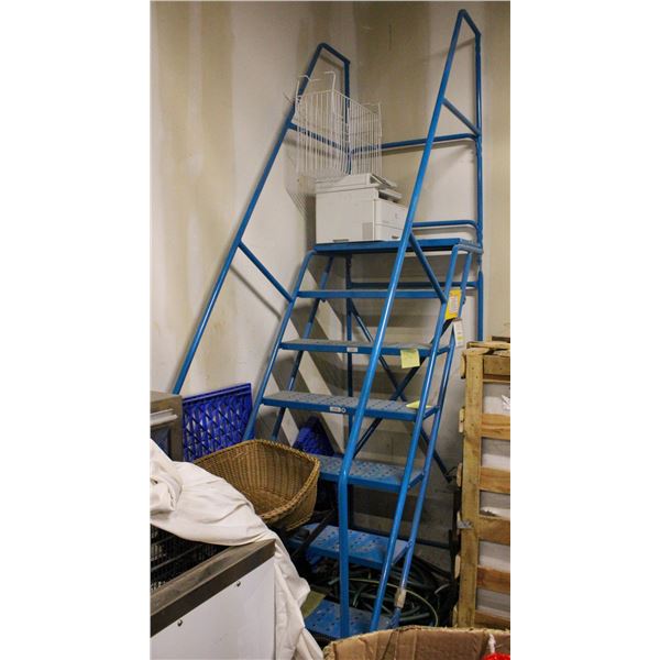 ROLLING 6 FT STAIR CASE