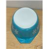 Image 5 : Pyrex Turquoise Blue Snowflake 045 Casserole & Lid 2.5 QT - very nice overall