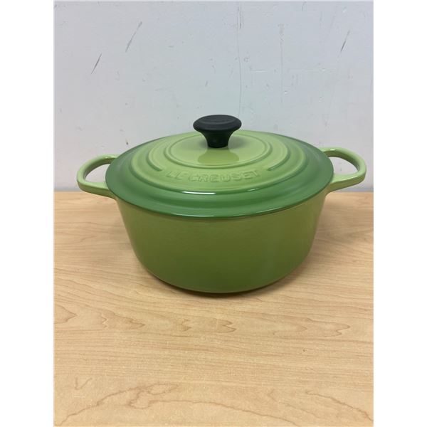 Le Creuset (France) Enamelled Cast Iron Dutch Oven - some use Approx: 10.5"W 4.5"T