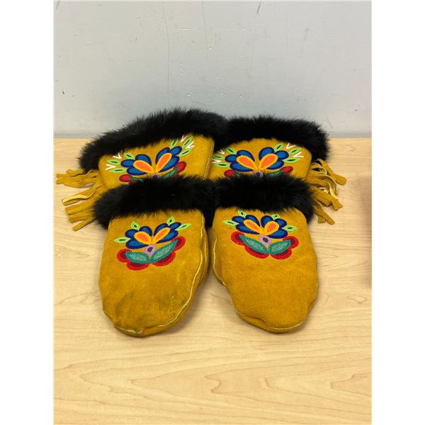Beaded Leather with Fur Gauntlet Mitts - fit like mens L/XL - approx: 17.5"L and 5" palm