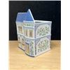 Image 2 : The Lenox Village Fine Porcelain Planter