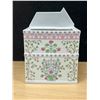 Image 3 : The Lenox Village Fine Porcelain Planter