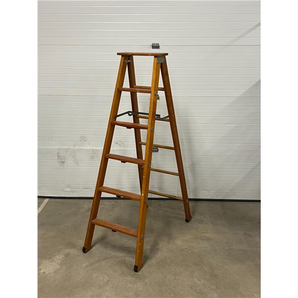 Quality MTS Wooden Ladder - well built - see all photos.