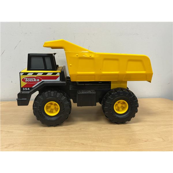 Nice Tonka Dump Truck - Approx: 16x8"
