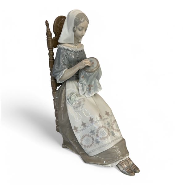 LLADRO - EMBROIDERER