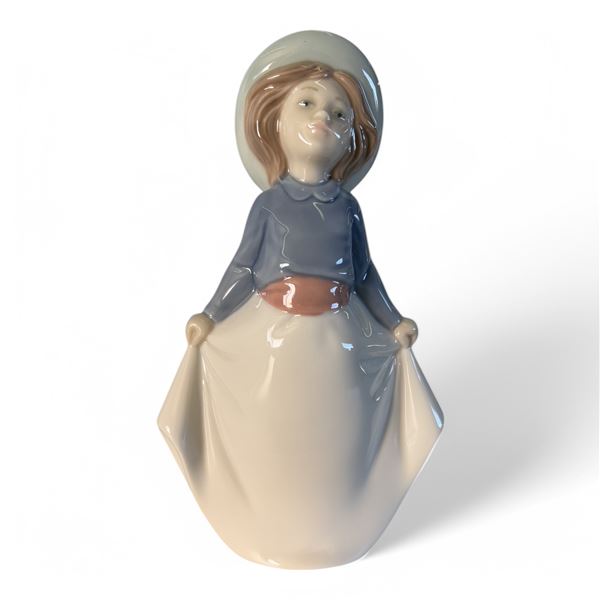 LLADRO / NAO - GIRL FIGURINE