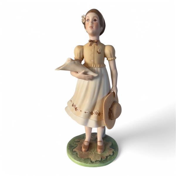 ISPANKY - GIRL WITH HAT FIGURINE
