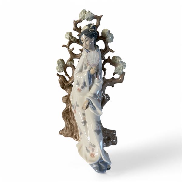 LLADRO -  JAPANESE GIRL WITH TREE FIGURE