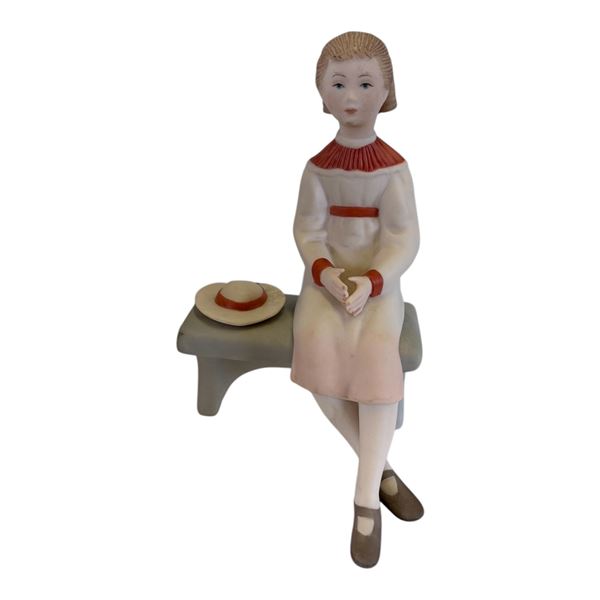 ISPANKY - GIRL ON BENCH FIGURE