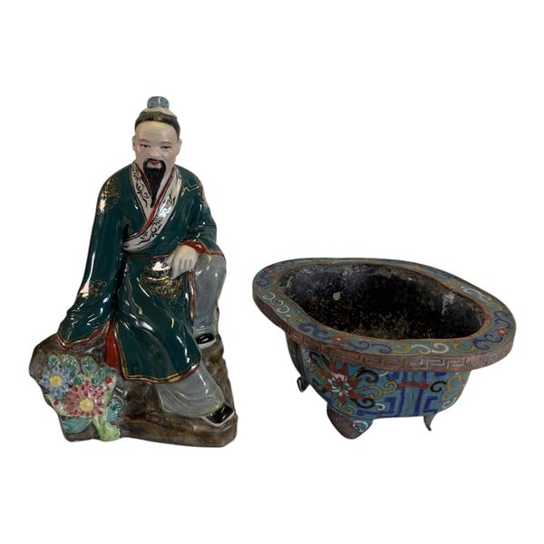 LOT OF 2 - ORIENTAL FIGURINE AND ASHTRAY