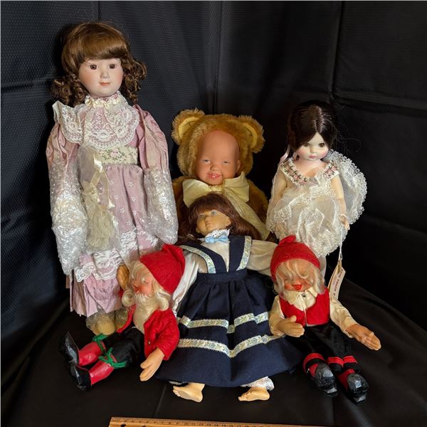 LOT OF 6 MIXED DOLLS