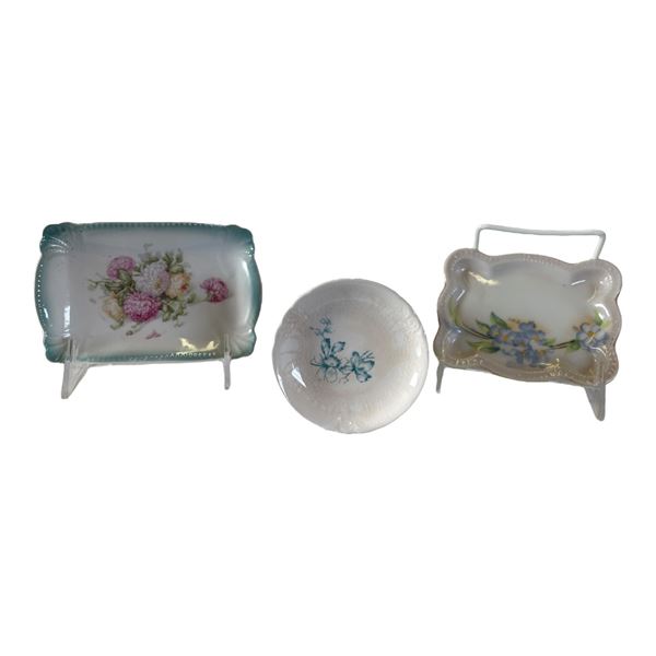 LOT OF 3 - 2 VINTAGE TRAYS AND PLATE