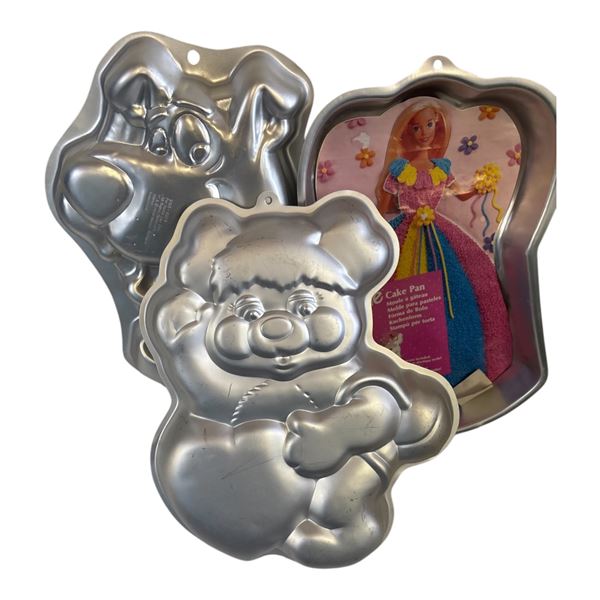 LOT OF 4 USED ALUMINUM CAKE FORMS A