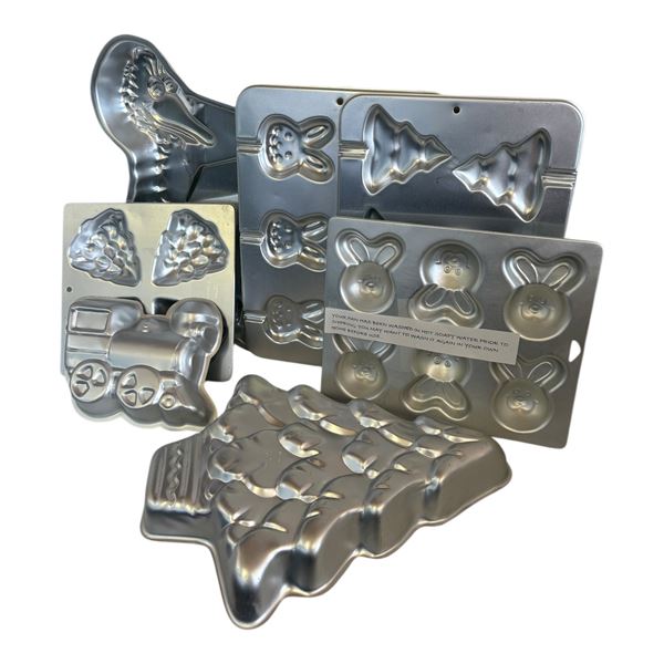 LOT OF 7 ALUMINUM BAKING FORMS