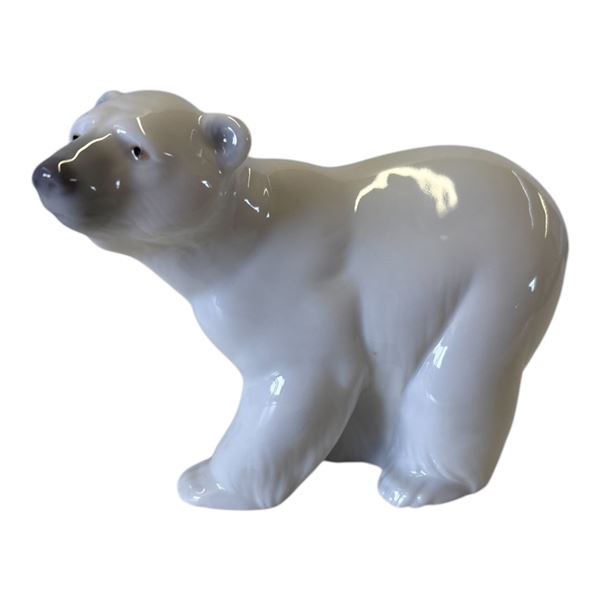 LLADRO - POLAR BEAR FIGURE