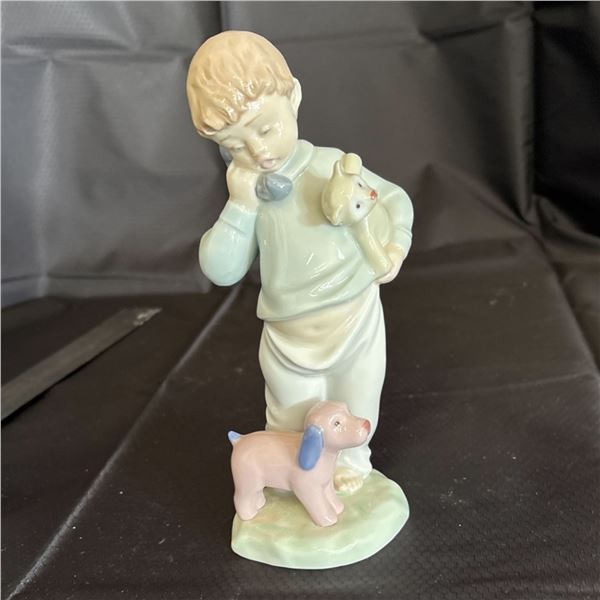 NAO / LLADRO - BOY WITH BEAR FIG