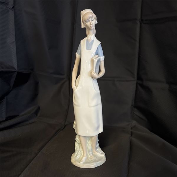 LLADRO - THE NURSE
