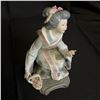 Image 3 : LLADRO - ORIENTAL GIRL KNEELING