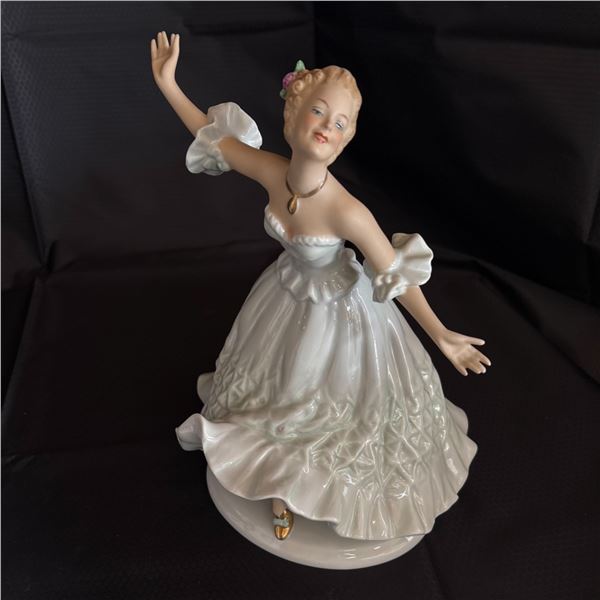 SCHAUBACH KUNST - DANCER FIGURE