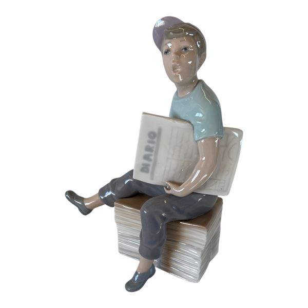 NAO / LLADRO - PAPERBOY