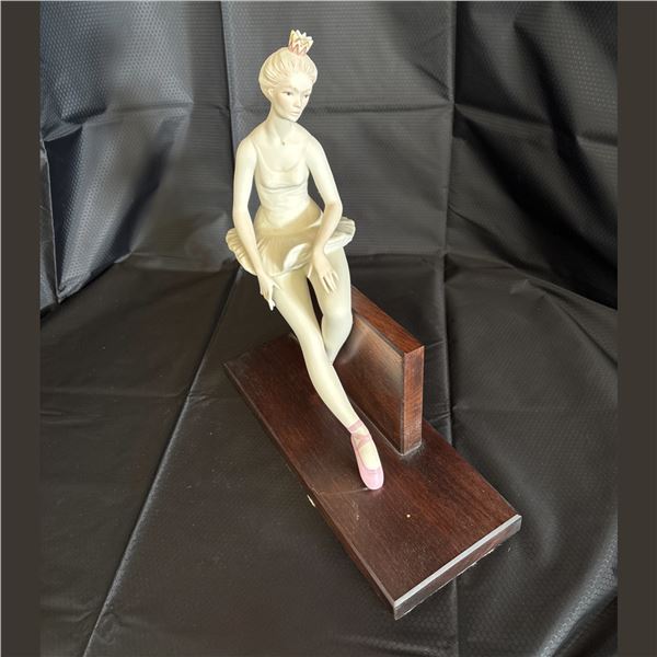 CYBIS - BALLERINA ON CUE