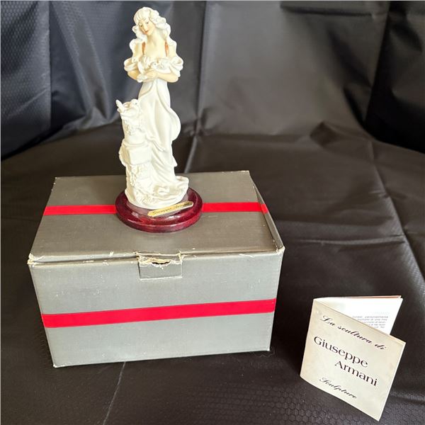 FLORENCE / GUISEPPE ARMANI - LADY WITH DOVES