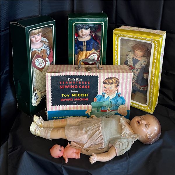 LOT OF DOLLS WITH VINTAGE CHILD SEWING MACHINE
