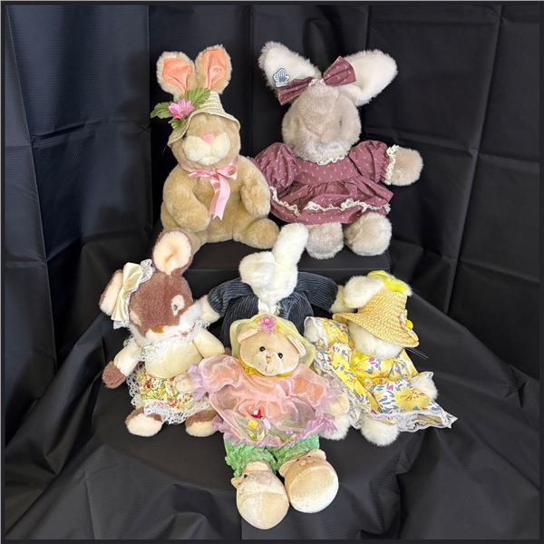LOT OF STUFFED BEARS AND RABBITS