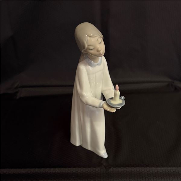 LLADRO - GIRL WITH CANDLE