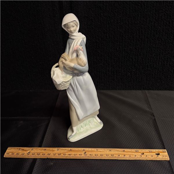 LLADRO - GIRL WITH ROOSTER FIGURE