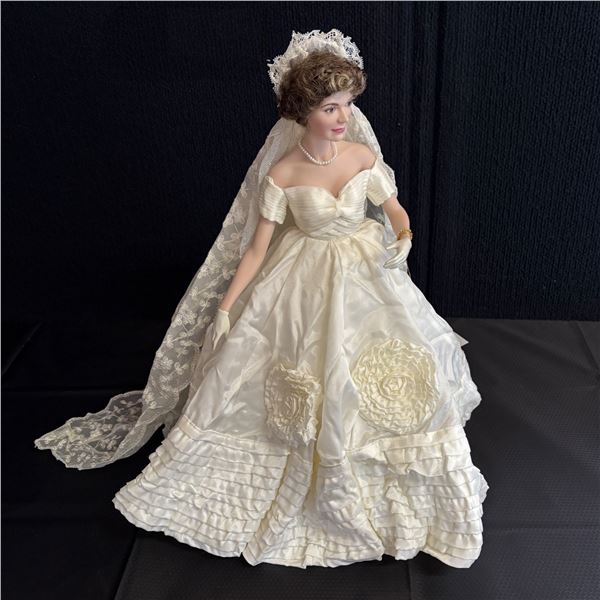 FRANKLIN MINT DOLL - JAQUELINE KENNEDY BRIDE