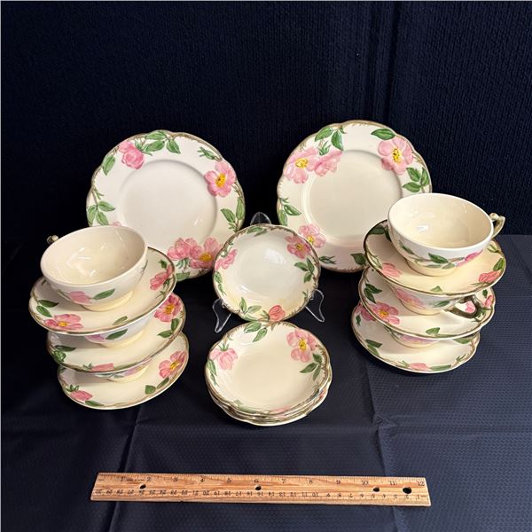 FRANCISCAN - LOT OF DESERT ROSE EARTHENWARE