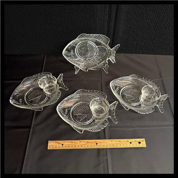 LOT OF GLASS PLATES AND GLASSES