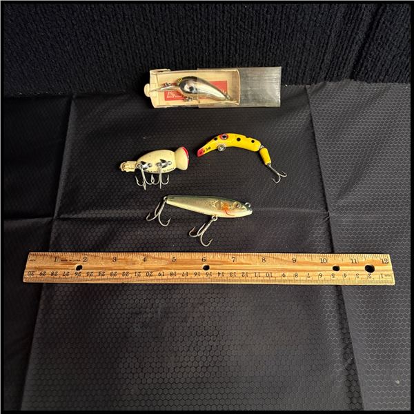 LOT OF 4 FISHING LURES