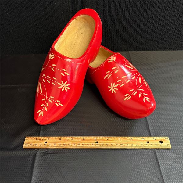 DUTCH WOODEN SHOES