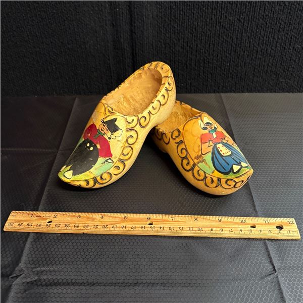 DUTCH WOODEN SHOE SET