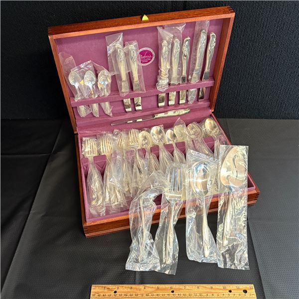 ROGERS - NEW SILVER CUTLERY SET WITH CASE