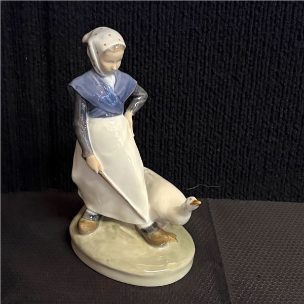 ROYAL COPENHAGEN - GIRL WITH GOOSE