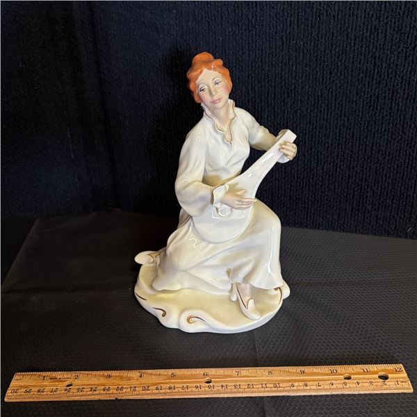 ROYAL DOULTON - SERENADE