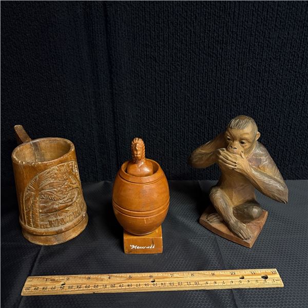 LOT OF HAWAIIAN SOUVENIRS