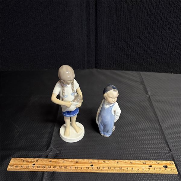 LOT OF 2 PORCELAIN CHILDREN