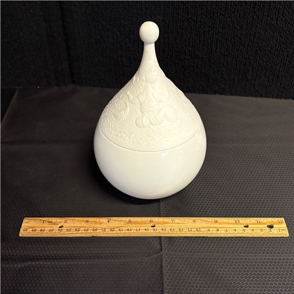 BJORN WIINBLAD - PORCELAIN BOWL WITH LID