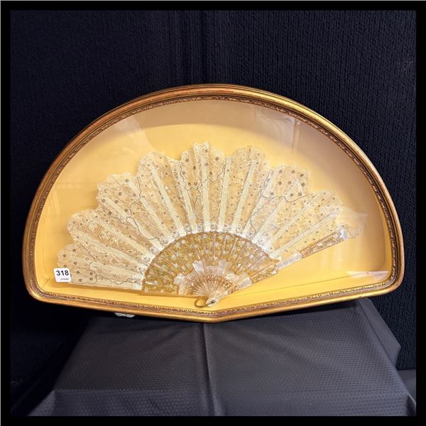 ANTIQUE LACE FAN ENCLOSED IN GLASS CASE