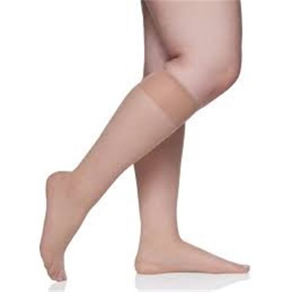 NEW 3 PAIR PACK BERKSHIRE SHEER KNEE HIGH NUDE
