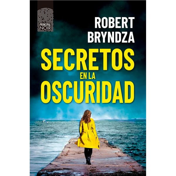NEW PAPERBACK- SECRETOS EN LA OSCURIDAD