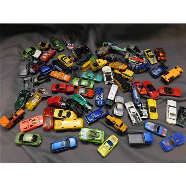 Lot of Vintage & Modern Die Cast Toy Cars