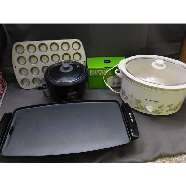 Lot of 5pcs Kitchen Hot Plate, Hamilton Beach Slow Cooker, Salton, Mini Chopper