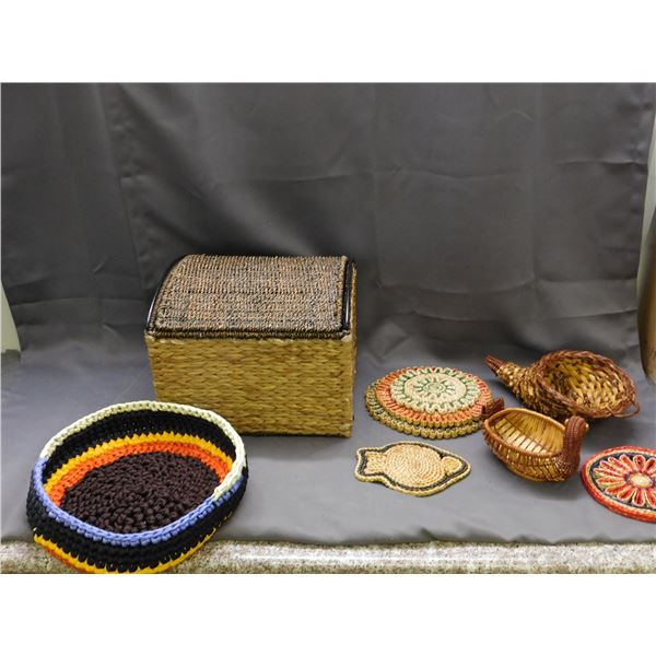 Lot of Wicker Basket, Cornucopia