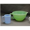 Image 4 : Lot of 4 PYREX Blue Delphite, Fire King Jadeite Batter Bowl and 2 MCM Mid Century Orange Milk Glass
